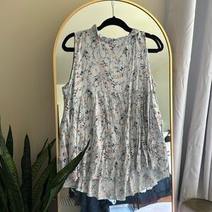 Worn once maternity flowy tank top